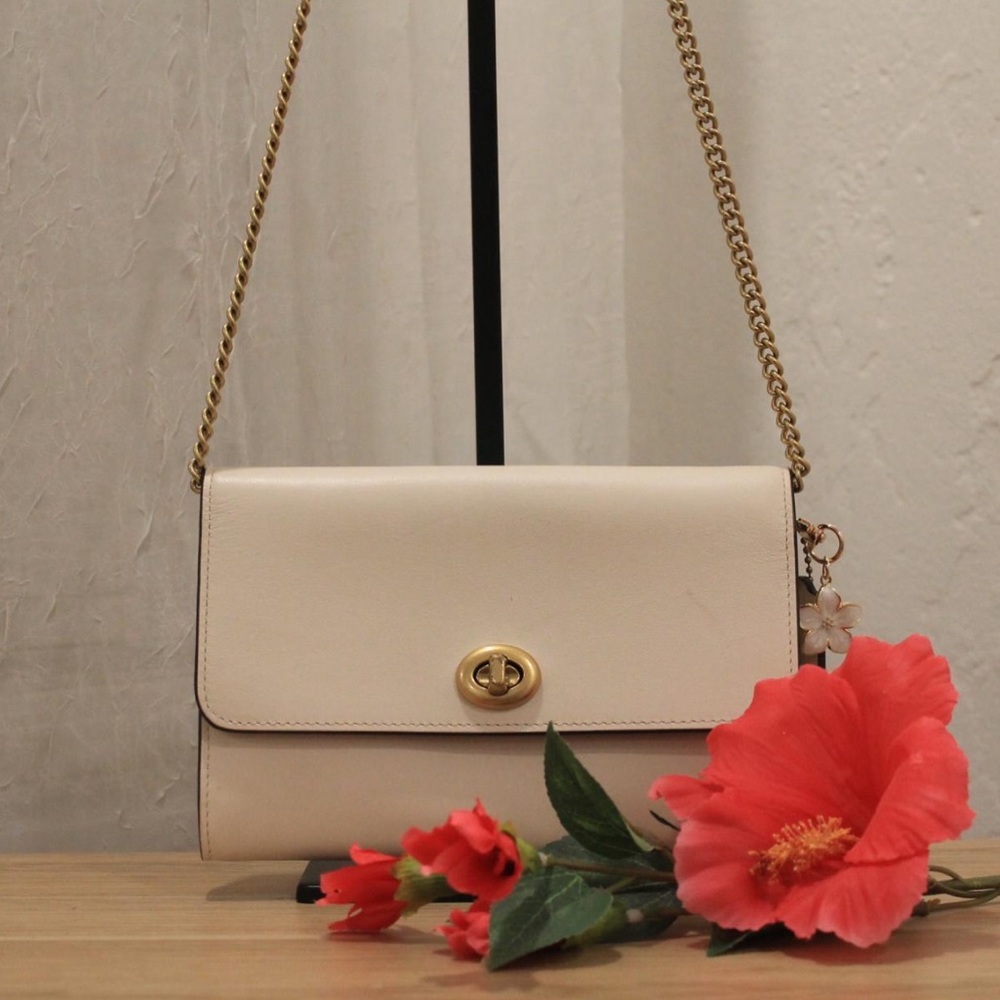 Coach Crossbody Turnlock Purse White/cream color